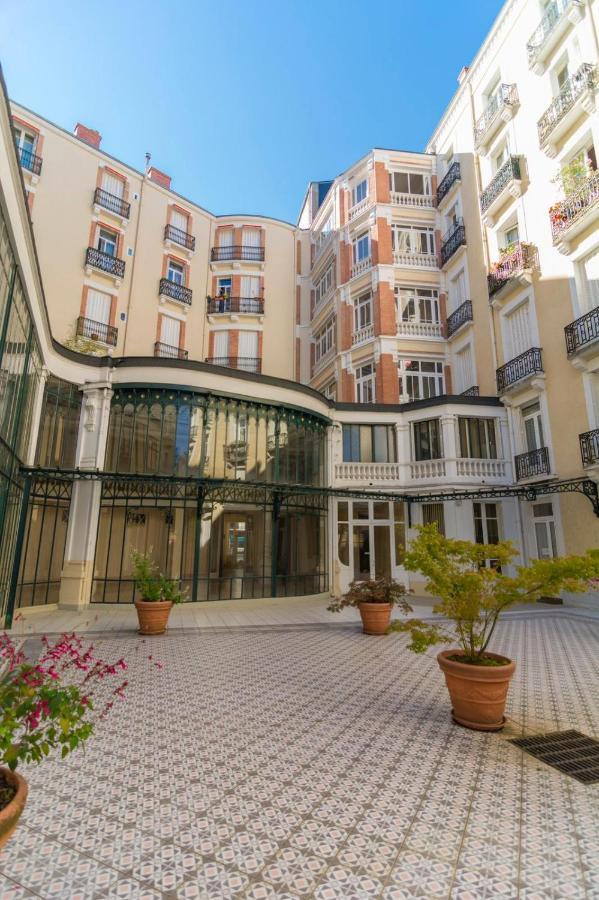 L Incomparable - International Palace Vichy Bagian luar foto